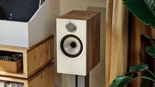 Standmount speakers: Bowers & Wilkins 606 S3